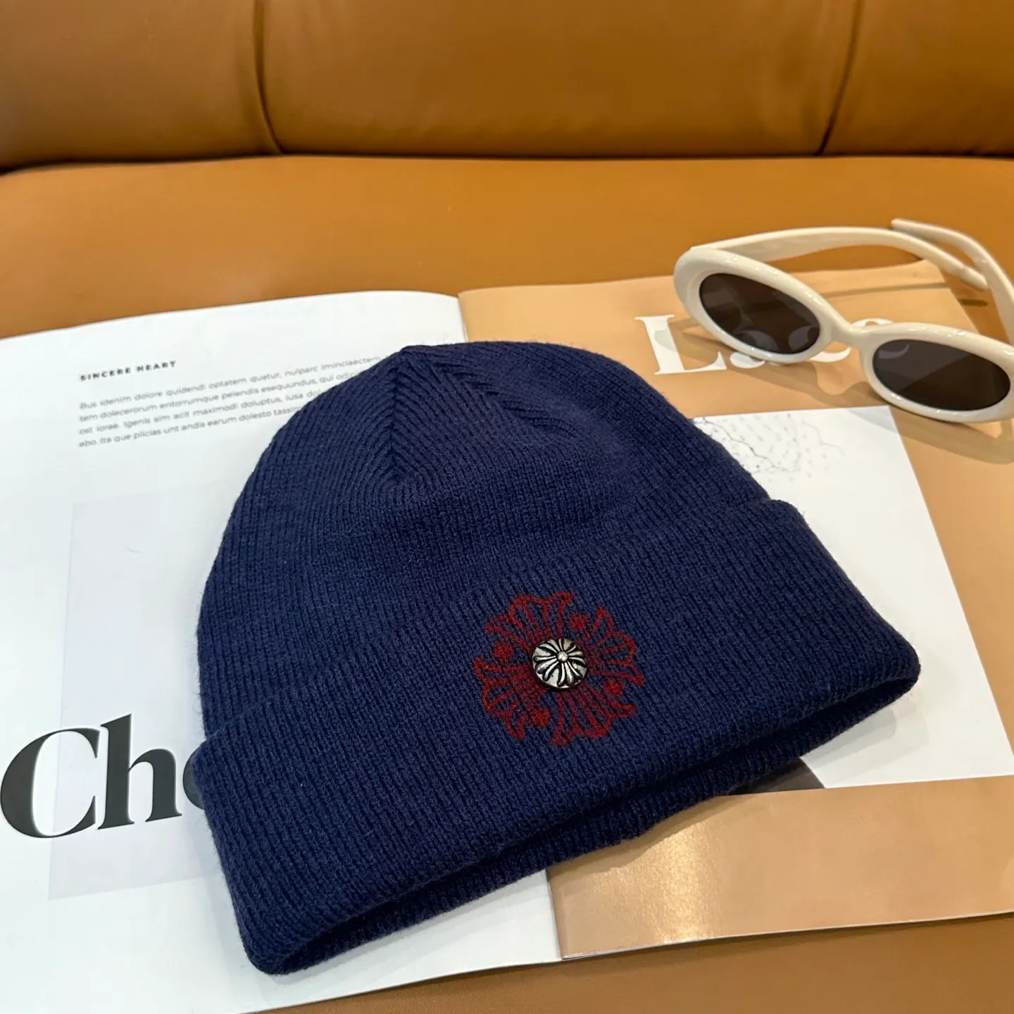 P66 🤍Chrome hearts new autumn and winter embroidered cross knitted hat🧶 One of the must-have hats in autumn and winter~ It really looks good on whoever wears it~, it is also a perfect match in black and white and gray in autumn~